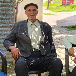 Muş'un bu il&ccedil;esinde 7'den 70'e herkes 3 dil konuşuyor 