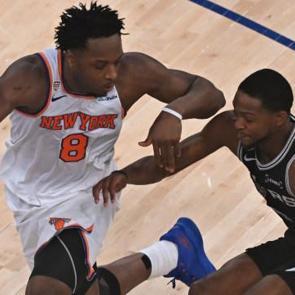 New York Knicks San Antonio Spurs karşısında 29 sayı geriden gelerek kazandı!