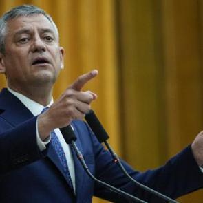 &Ouml;zg&uuml;r &Ouml;zel'e bir şok daha! G&ouml;revden alınacak! Yerine ge&ccedil;ecek isim ortaya &ccedil;ıktı