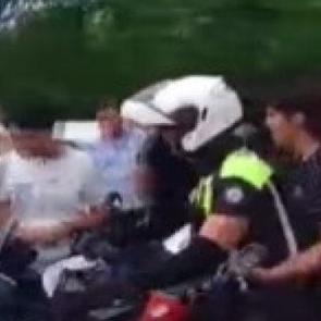 Polis ekipleri ge&ccedil; kalan &ouml;ğrenciyi LGS'ye yetiştirdi!