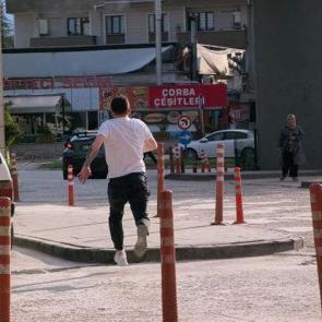 Polisten ka&ccedil;an hırsızlık ş&uuml;phelisinden ilgin&ccedil; savunma: 'Şansımı denedim'