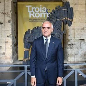 Roma'nın kalbi Kolezyum'da Troya'nın hik&acirc;yesi d&uuml;nyayla buluştu