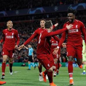 Şampiyonlar Ligi ve Premier Lig kazanmıştı! Yıldız golc&uuml; 31 yaşında emekli oldu