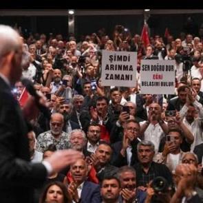 Siyasette arınma krizi: CHP neden kendi i&ccedil; hesaplaşmasını bitiremiyor?