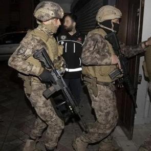 Son dakika: MİT ve jandarmadan ortak dev operasyon! Evlerinden alındılar...