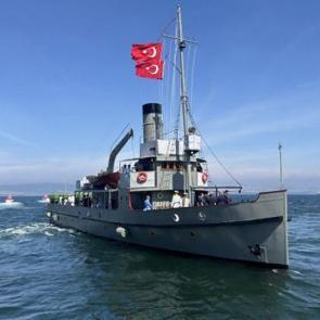TBMM Başkanı Kurtulmuş, &Ccedil;anakkale'de Nusret Mayın Gemisi'yle boğazı ge&ccedil;ti