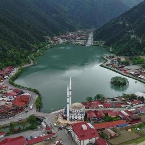 Trabzon&rsquo;un &uuml;nl&uuml; turizm merkezine ilgi yoğun! Uzung&ouml;l&rsquo;de yeni sezon hareketliliği
