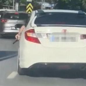Trafikte silah g&ouml;steren ş&uuml;pheli yakalandı! Silah oyuncak &ccedil;ıktı