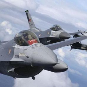 T&uuml;rk u&ccedil;akları Yunan bakanı taciz etti mi? Resmi a&ccedil;ıklama geldi