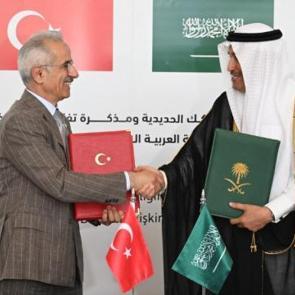 T&uuml;rkiye ve Suudi Arabistan imzaları attı: Demiryolu bağlantısı kuruluyor