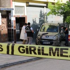 Yakınlarının ulaşamadığı &ccedil;ift, evlerinde &ouml;l&uuml; bulundu