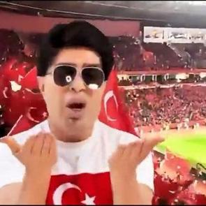 Yılmaz Morg&uuml;l'&uuml;n milli takım marşı sosyal medyayı salladı