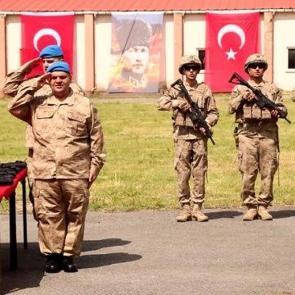 Evladının sorusu y&uuml;reğine battı! Komando Tugayı'nda yemin etti