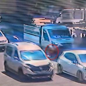 Adana'da feci kaza: D&ouml;rt yaşındaki &ccedil;ocuk iki aracın altında can verdi