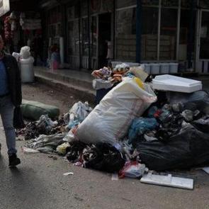 Bankamatik&ccedil;iler yaşasın diye sokaklar &ccedil;&ouml;p i&ccedil;inde: CHP'li belediye can &ccedil;ekişiyor