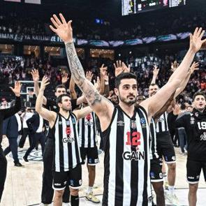 Beşiktaşlı oyuncudan şok iddia! 'Fenerbah&ccedil;e'nin salonunda eşime saldırıldı'