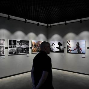 D&uuml;nyanın en &ccedil;arpıcı kareleri Ankara'da! İstanbul Photo Awards sergisi a&ccedil;ıldı
