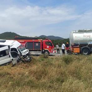 Edirne'de personel servisi, tankere &ccedil;arptı: 16 yaralı