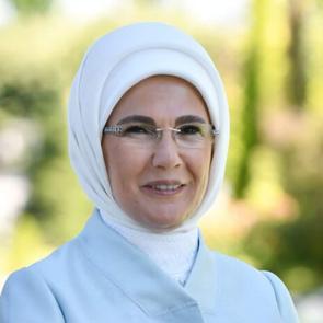 Emine Erdoğan, Babalar G&uuml;n&uuml;'n&uuml; kutladı!