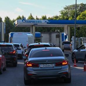 Enerji devi Rusya'ya ağır darbe! Akaryakıta kota getirildi! Piyasaları sarsacak karar