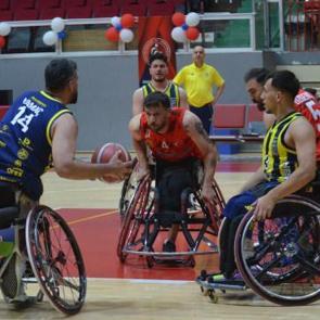 Fenerbah&ccedil;e TSK Rehabilitasyon Merkezi'ni farklı devirdi!