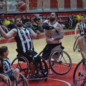 Galatasaray'ı yenen Beşiktaş finale y&uuml;kseldi
