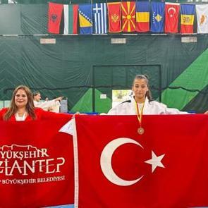 Gaziantep B&uuml;y&uuml;kşehir'den 7'den 70'e hizmet seferberliği