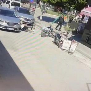 Isparta'da korkutan kaza: Aniden yola fırlayan &ccedil;ocuğa otomobil &ccedil;arptı