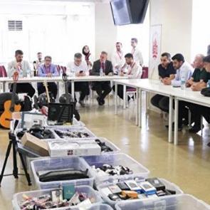 İstanbul'da İETT&rsquo;de unutulan binlerce eşya a&ccedil;ık artırma ile satıldı: iPhone elde kaldı