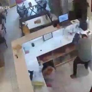 Hakkari'de bir kafede patlama: Bir anda her yer savaş alanına d&ouml;nd&uuml;!