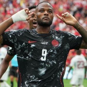 D&uuml;nya Kupası'nda g&ouml;vde g&ouml;sterisi! Tarihlerindeki ilk zafer 6-0'la geldi