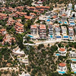 Kaş&rsquo;ta villa tatiline b&uuml;y&uuml;k ilgi: Fiyatlar ge&ccedil;en yıla g&ouml;re y&uuml;zde 20 arttı