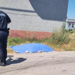 Tırla &ccedil;arpışan motosikletin s&uuml;r&uuml;c&uuml;s&uuml; hayatını kaybetti