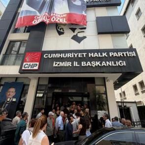 CHP İzmir İl Başkanlığı karıştı! 'Karanfil' krizi partilileri karşı karşıya getirdi!