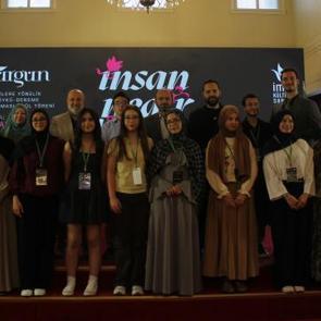Liseler arası "İnsan Nedir Bildin Mi Sen?" yarışmasının &ouml;d&uuml;lleri sahiplerini buldu