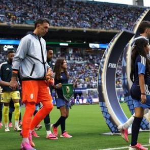 Muslera rekor kırmaya devam ediyor! 40 yaşında tarihe ge&ccedil;ti