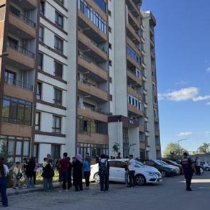 2 yaşındaki bebeğin kahreden &ouml;l&uuml;m&uuml;: 5. kattan d&uuml;şt&uuml;!