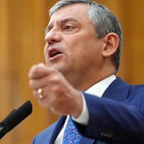 &Ouml;zg&uuml;r &Ouml;zel'den &ccedil;ok sert s&ouml;zler: &Ouml;lsem hakkımı helal etmem