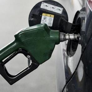 Petrolde b&uuml;y&uuml;k d&uuml;ş&uuml;ş! Akaryakıt fiyatlarında indirim!