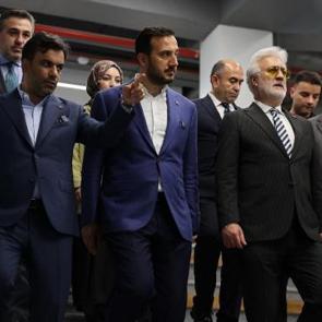 Tamer Karadağlı'dan Bağcılar'a tiyatro yorumu: S&uuml;per