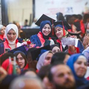 T&uuml;rkiye'den d&uuml;nyaya uzanan g&ouml;n&uuml;l k&ouml;pr&uuml;s&uuml;! 110 &uuml;lkeden &ouml;ğrenci mezun oldu