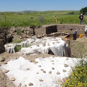 Anadolu&rsquo;da benzeri g&ouml;r&uuml;lmedi! Uşaklı H&ouml;y&uuml;k kazılarında rit&uuml;el alanları araştırılıyor