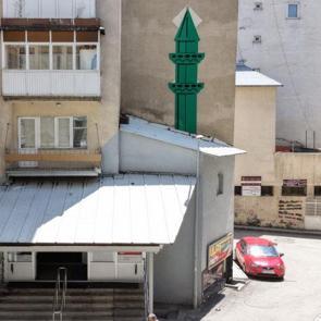 Cemaati şaşırtan minare! Sadece 3 santim kalınlığında, g&ouml;ren bir daha bakıyor
