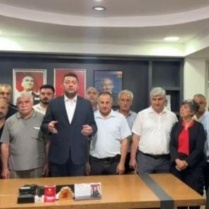 CHP İl binasında hareketli gece: Yeni atanan il başkanı &ccedil;ilingirle i&ccedil;eri girdi!