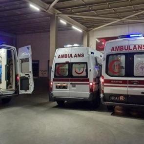 D&uuml;ğ&uuml;n kana bulandı! 15 yaşındaki &ccedil;ocuk 11 kişiyi yaraladı 
