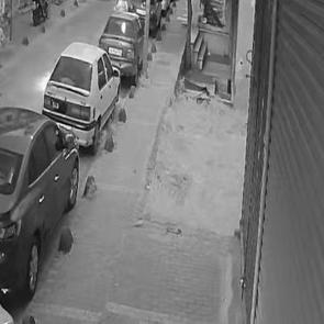 K&uuml;&ccedil;&uuml;k&ccedil;ekmece'de motosiklet dehşeti: &Ccedil;arptığı &ccedil;ocuğu kaldırıma bırakıp ka&ccedil;tı