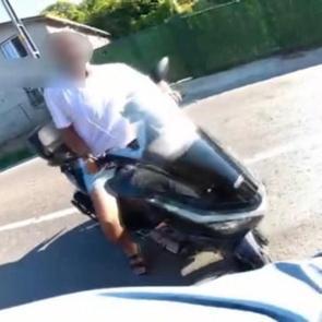 Beykoz&rsquo;da trafikte tartıştığı s&uuml;r&uuml;c&uuml;n&uuml;n motosikletine &ccedil;arpıp ka&ccedil;tı