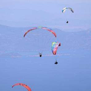 Babadağ&rsquo;da g&ouml;ky&uuml;z&uuml; hi&ccedil; boş kalmadı: 6 ayda 57 bin 863 u&ccedil;uş yapıldı