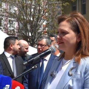 Burcu K&ouml;ksal'dan CHP'ye sert eleştiri: Erdoğan ve &Ouml;zel arasında kıyas olmaz