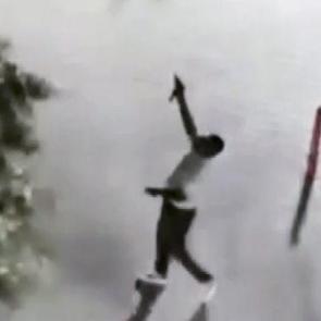 Adana'da dehşet! "G&uuml;r&uuml;lt&uuml;" uyarısı alan maganda siteyi taradı